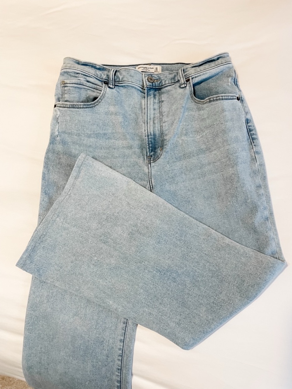 Abercrombie The Flare Ultra High Rise Jeans - Picture 4 of 6